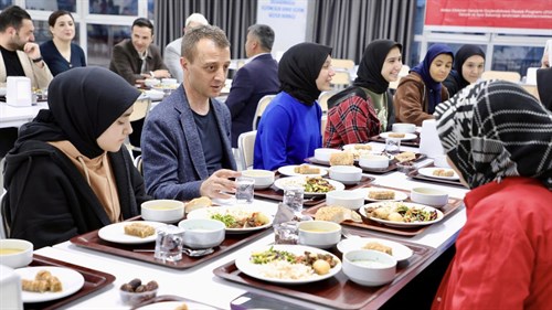Tenzile Erdoğan Kız Anadolu İmam Hatip Lisesi Öğrencileriyle İftar Programı